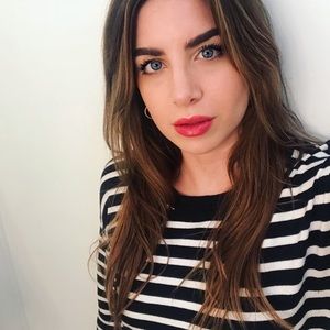 Meet your Posher, Monique